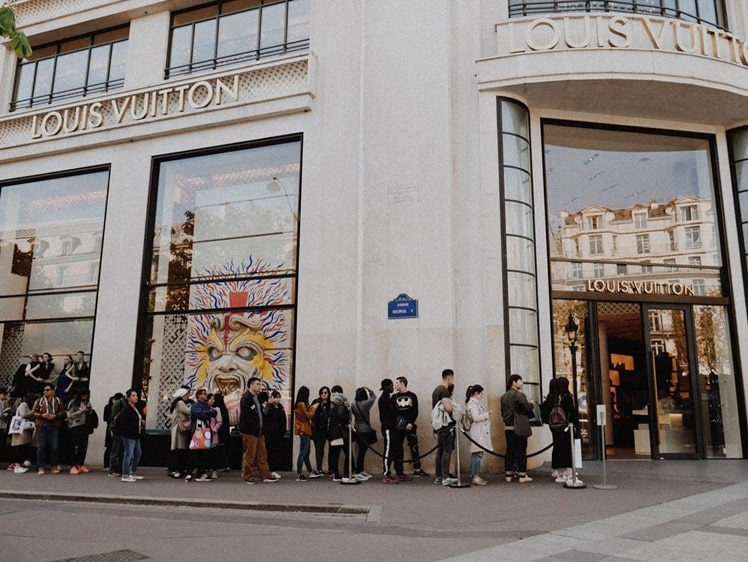 black friday queue
